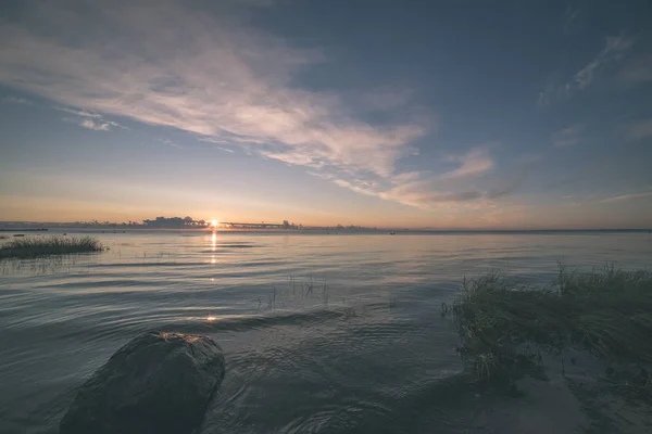 Lege Prachtige Zee Strand Bij Zonsondergang — Stockfoto