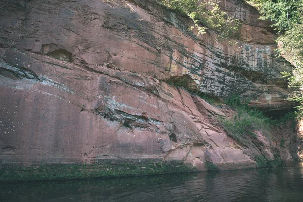 拉脱维亚阿马塔河附近的砂岩悬崖纹理 — 图库照片