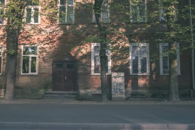 Eski Şehir güneşli bir günde sokak üzerinde bina konut