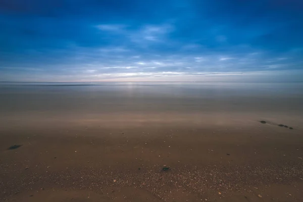 Pustej Plaży Wydmami Piękne Niebo — Zdjęcie stockowe