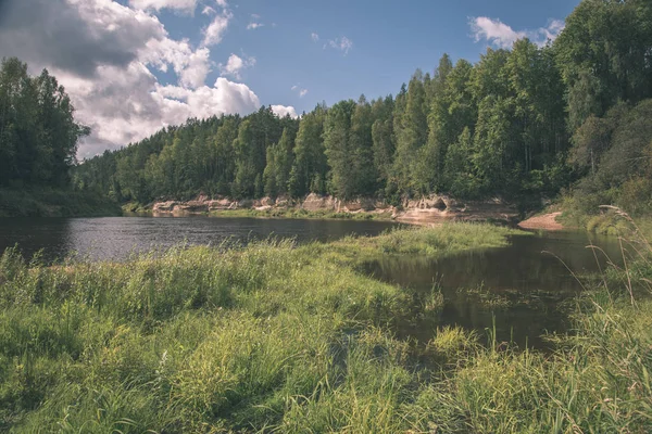 Falaises Grès Sur Les Rives Rivière Amata Les Bois Verts — Photo