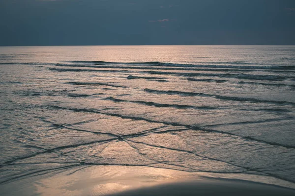 Zonsondergang Golvend Water Oostzee — Stockfoto