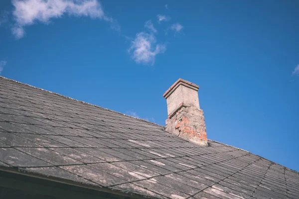 Country House Roof Top Chimney Blue Sky Background — Stock Photo, Image