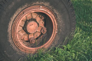 doku kauçuk lastik eski traktör