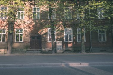 Eski Şehir güneşli bir günde sokak üzerinde bina konut