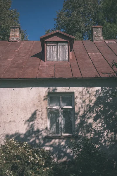 Fasaden Hus Landet Med Skorstenen Taket — Stockfoto