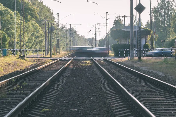 Tory Kolejowe Samochodowe Przejścia Tło — Zdjęcie stockowe