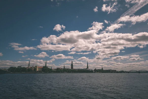 Πανοραμική Θέα Στον Ποταμό Daugava Και Ρίγα Πόλη Από Νερό — Φωτογραφία Αρχείου