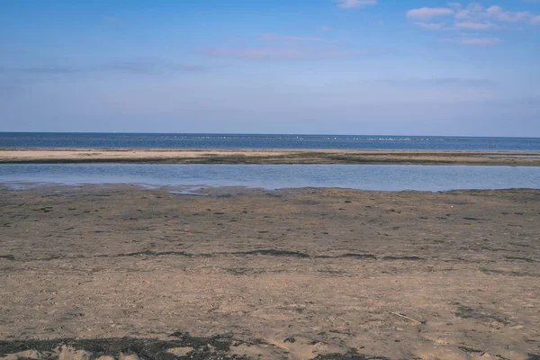 Praia Mar Vazia Com Dunas Areia Céu Bonito — Fotografia de Stock