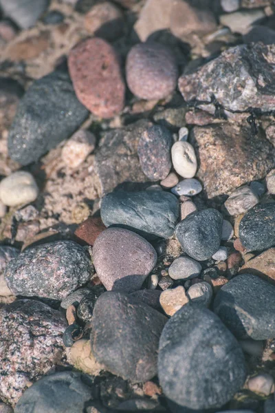 arka plan renkli çakıl plajı gün ışığında