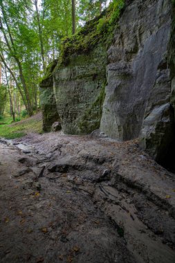 Gauja Nehri, Letonya yaz kumtaşı kayalıklardan yakınındaki