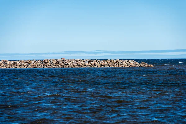 Cais Rochoso Mar Sob Céu Azul — Fotografia de Stock