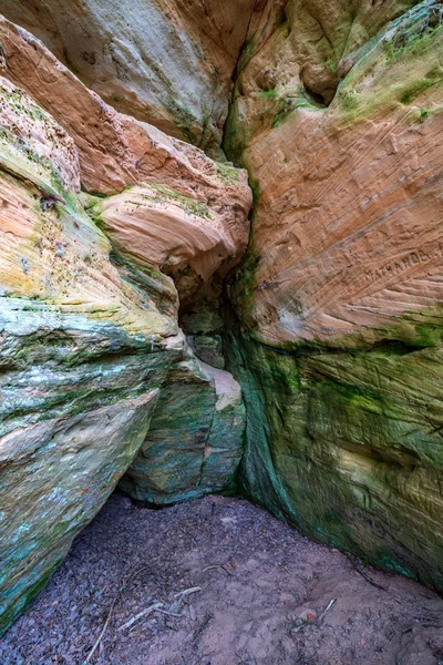 Textura Acantilados Arenisca Roja Cerca Del Río Gauja Letonia —  Fotos de Stock