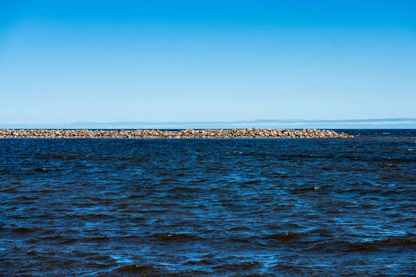 Cais Rochoso Mar Sob Céu Azul — Fotografia de Stock