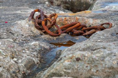 Beton eski paslı metal zincir Close-up