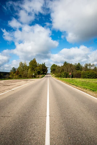 Carretera Asfalto Verano Perspectiva Con Señales Marcas — Foto de Stock