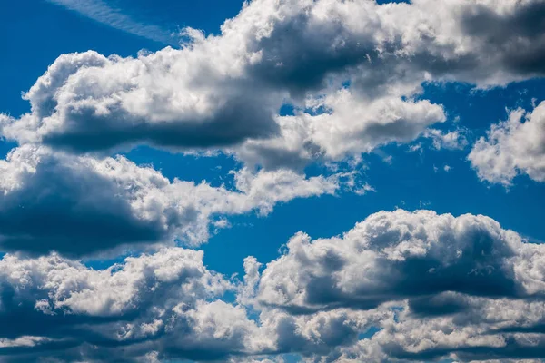 Fondo Nubes Alto Contraste Cielo Azul —  Fotos de Stock