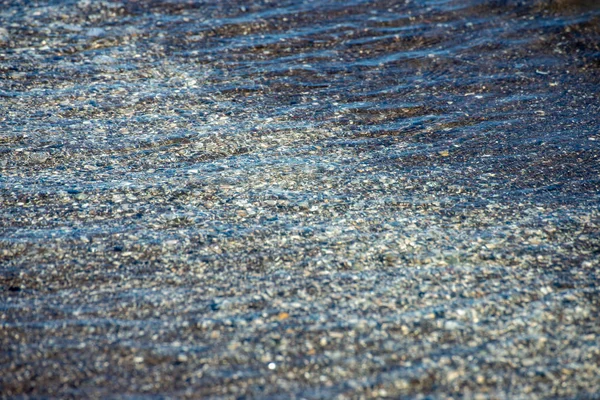 阳光下的波纹水的背景 — 图库照片