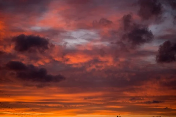 Dramático Alto Contraste Céu Nublado Pôr Sol — Fotografia de Stock