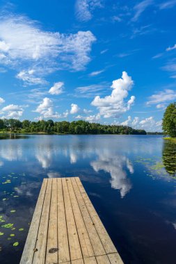 göl sakin su ile güzel doğal görünümü