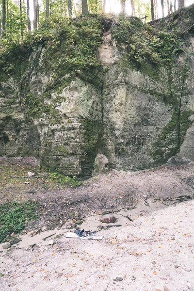 Falaises Grès Rouge Avec Sentier Touristique Lettonie — Photo