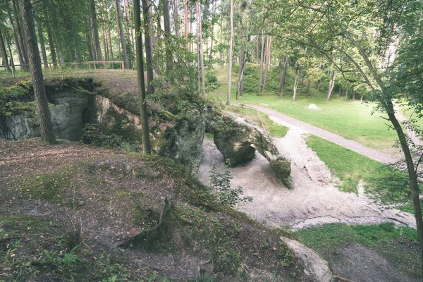 Acantilados Arenisca Roja Con Sendero Turístico Letonia — Foto de Stock