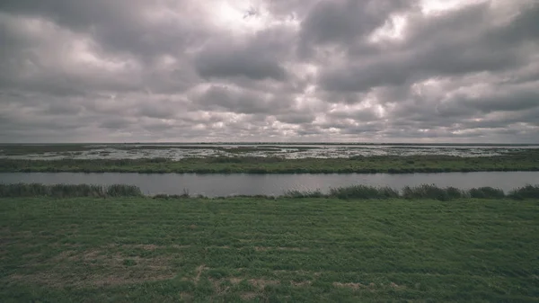 Vista Panorâmica Das Nuvens Sobre Área Pântano — Fotografia de Stock