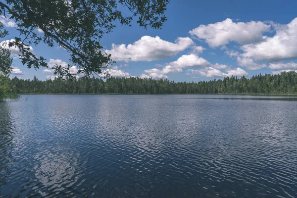 Ciel Bleu Dessus Eau Calme Été — Photo