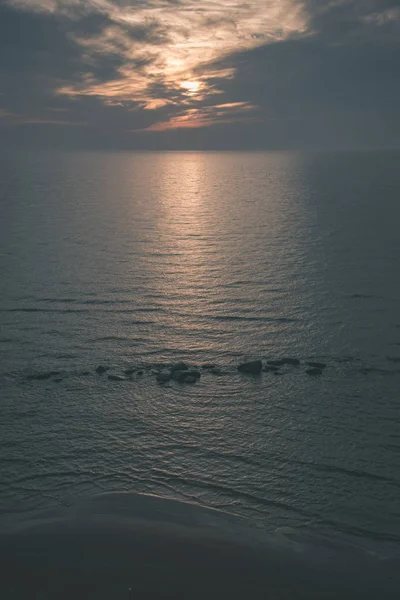 Malebný Pohled Mračna Nad Moře Při Západu Slunce — Stock fotografie
