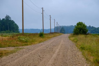 boş kırsal yol yaz gününde