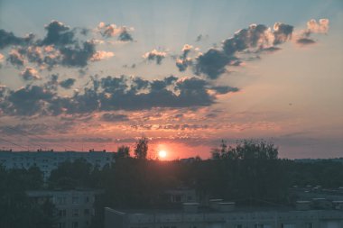 güzel bulutlu gökyüzü doğal görünümünü