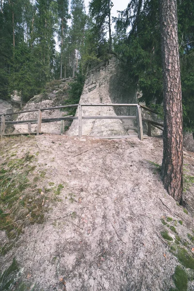 Falaises Grès Rouge Avec Sentier Touristique Lettonie — Photo