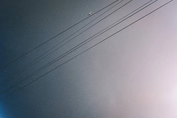 Postes Línea Electricidad Cables Telón Fondo Cielo Azul — Foto de Stock