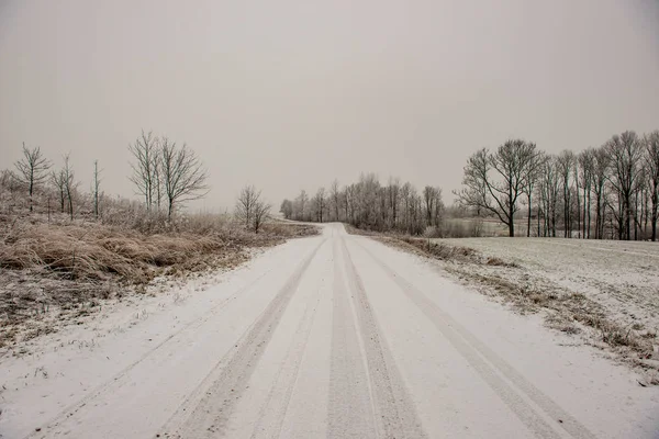 Neve Coberto Estrada Inverno Com Marcas Pneus — Fotografia de Stock