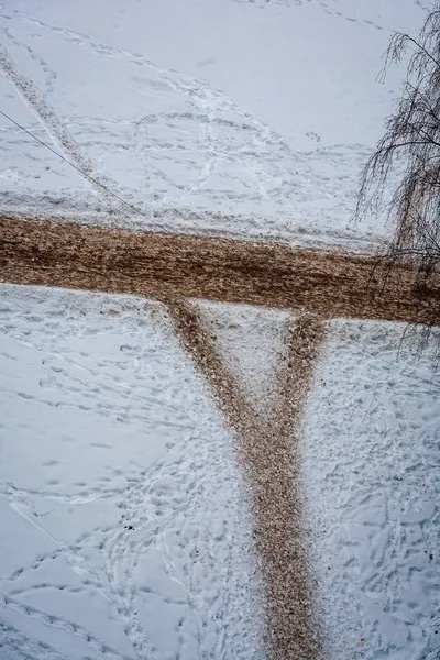 Snötäckta Vinterväg Med Hjulspår — Stockfoto