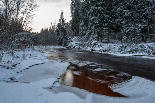 Río Congelado Cubierto Hielo Invierno — Foto de Stock