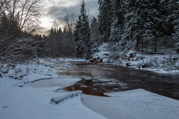 Rivière Gelée Recouverte Glace Hiver — Photo