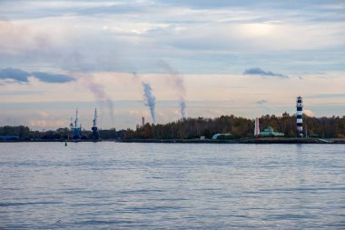 deniz tarafından uzun deniz feneri doğal görünümü