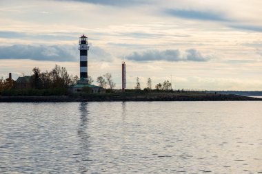 deniz tarafından uzun deniz feneri doğal görünümü