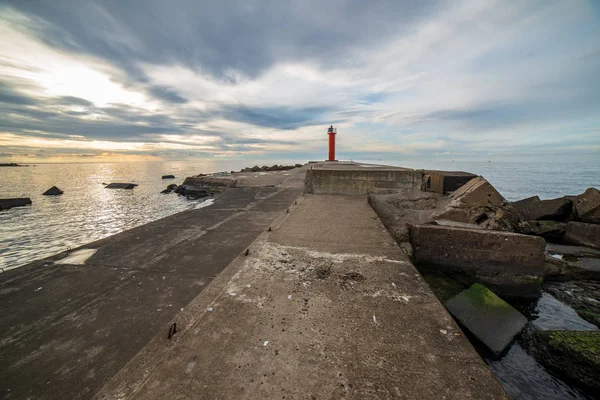 Deniz Tarafından Uzun Deniz Feneri Doğal Görünümü — Stok fotoğraf