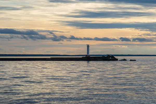 Deniz Tarafından Uzun Deniz Feneri Doğal Görünümü — Stok fotoğraf
