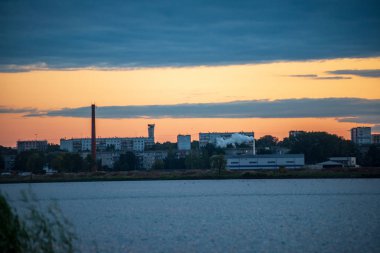 güzel renkli günbatımı manzaralı görünüm
