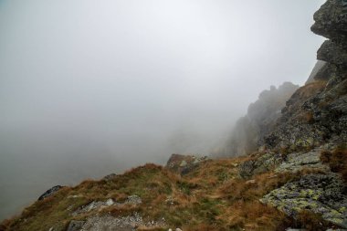 kayalık Tatra dağ turistik yürüyüş parkurları Slovakya