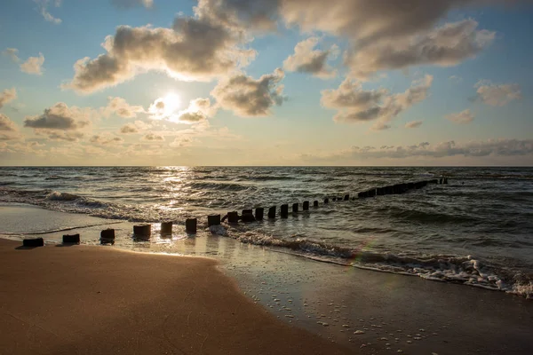 Postes Madera Viejas Sobras Rompeolas Mar — Foto de Stock