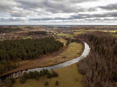 yılan nehir orman, Letonya ile kırsal bölgenin havadan görünümü