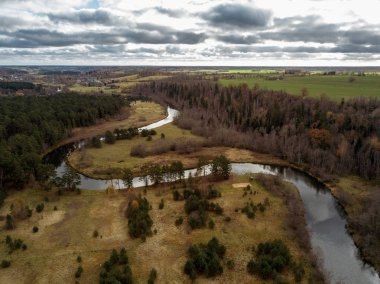 yılan nehir orman, Letonya ile kırsal bölgenin havadan görünümü