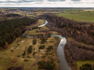 yılan nehir orman, Letonya ile kırsal bölgenin havadan görünümü