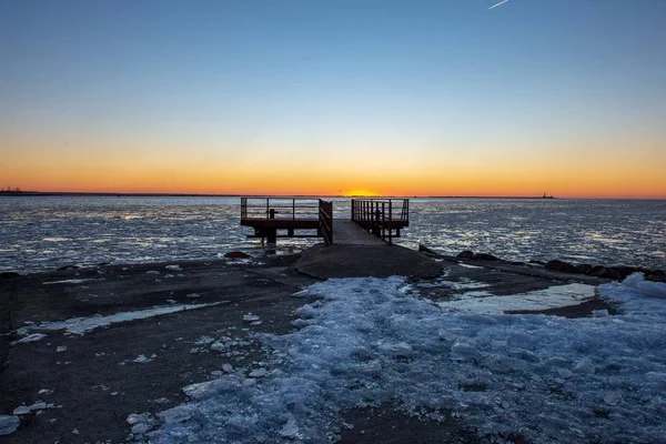 Vue Panoramique Coucher Soleil Rouge Sur Mer Gelée — Photo