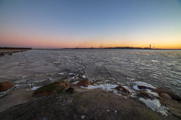 Vista Panoramica Del Tramonto Rosso Sul Mare Ghiacciato — Foto Stock