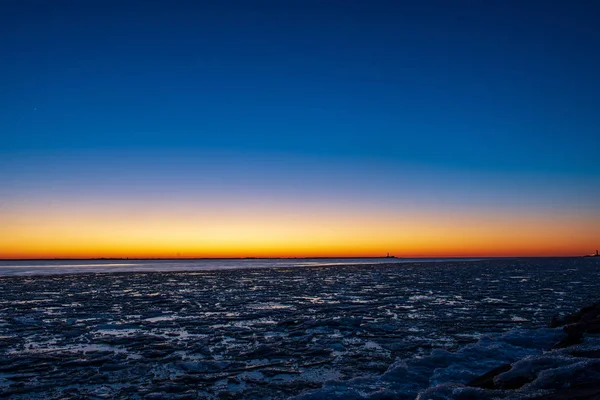 Vista Panorámica Puesta Sol Roja Sobre Mar Congelado — Foto de Stock